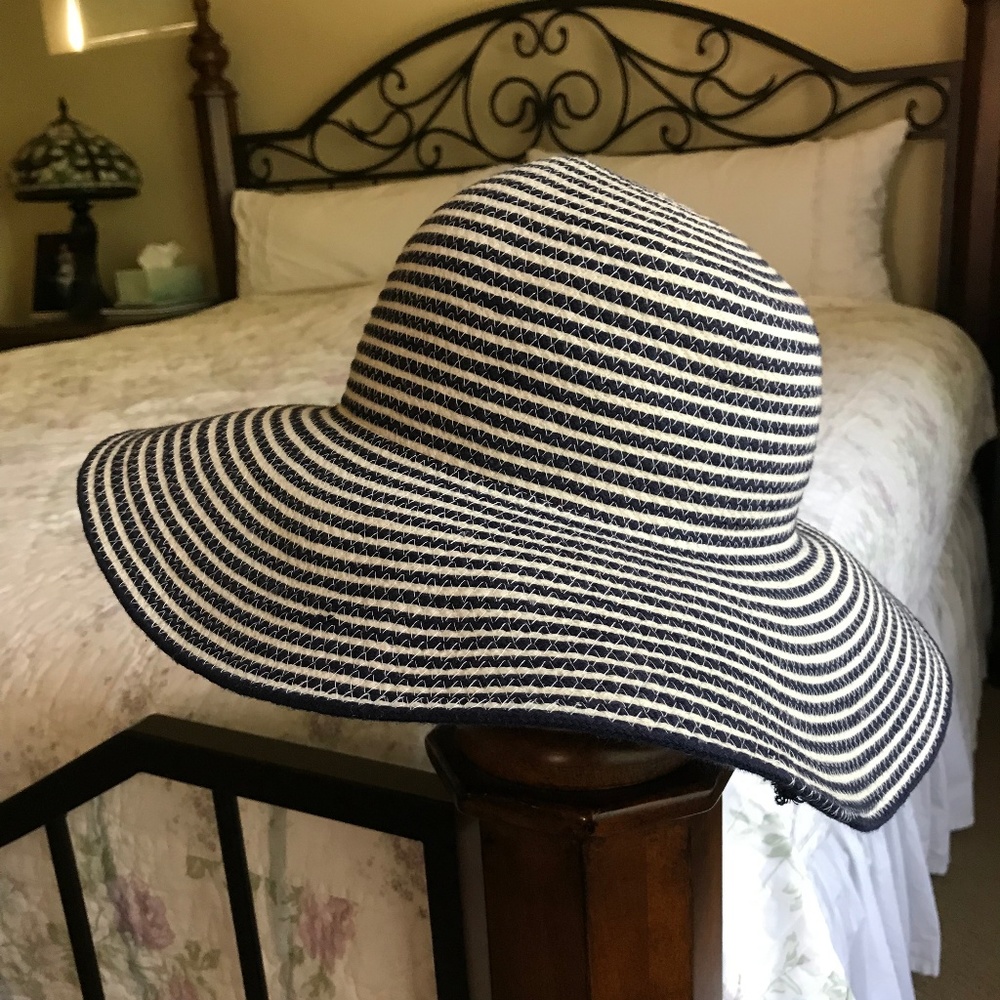 Jcrew navy and white hat size s to m